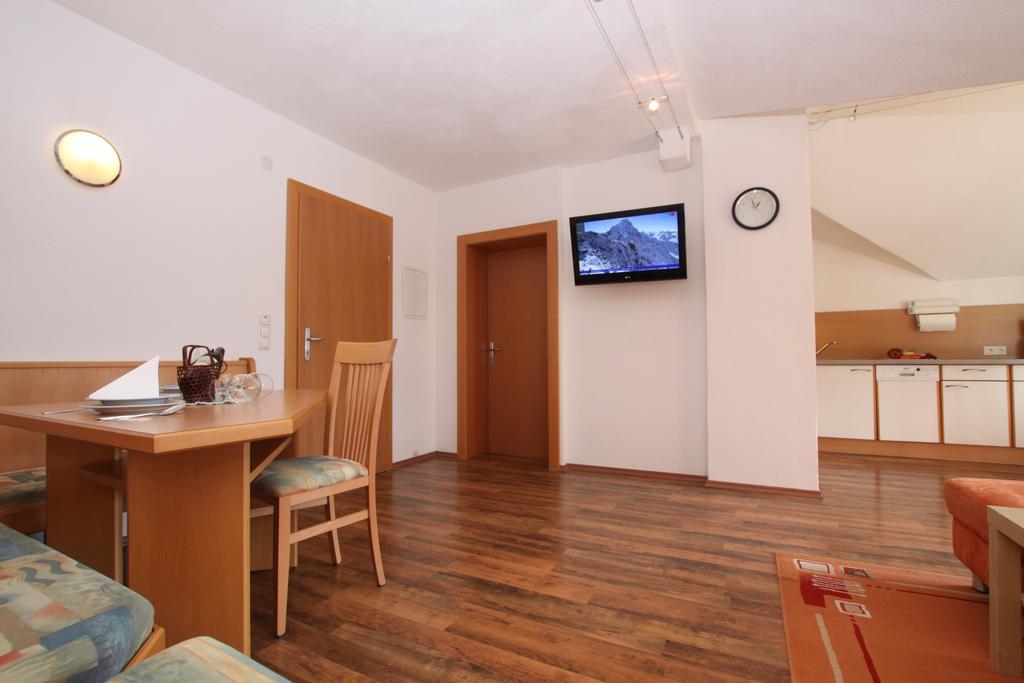 Apart Rustica Kaunertal Luaran gambar